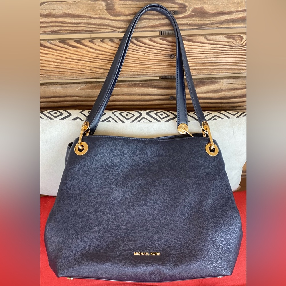 🎀 Michael Kors shoulder bag color admiral navy never been used